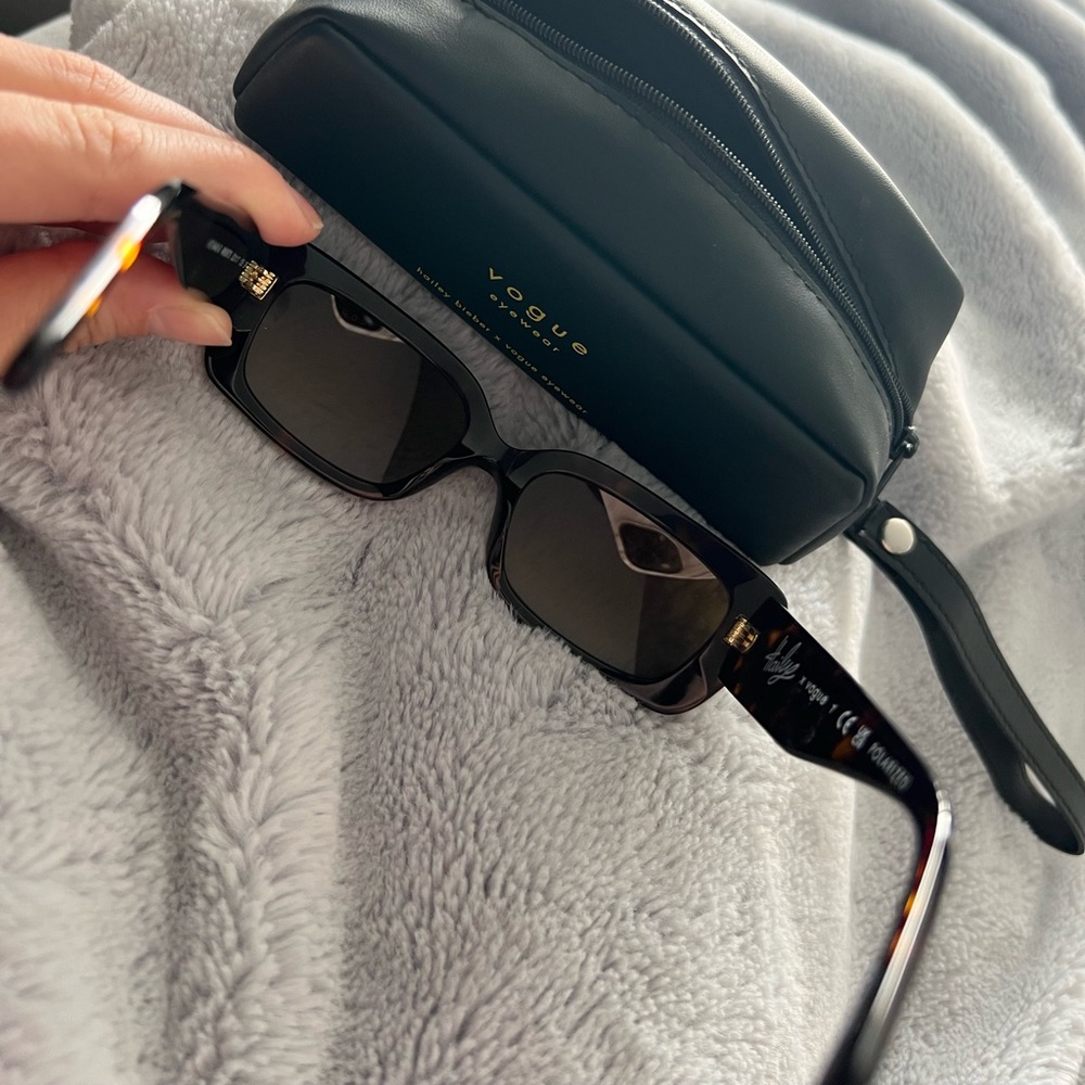Hailey Bieber Vogue Eyewear - Picture 8 of 10